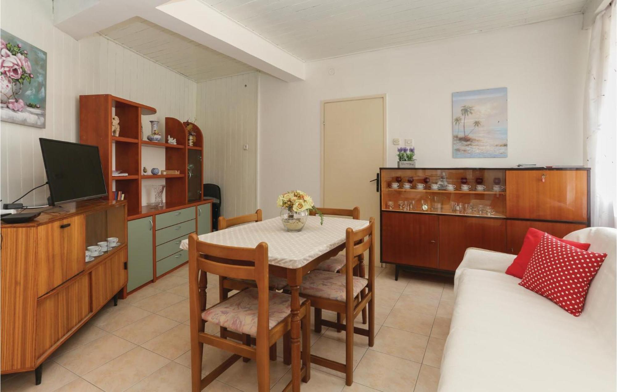 2 Bedroom Stunning Apartment In Kastel Kambelovac Kaštela 외부 사진