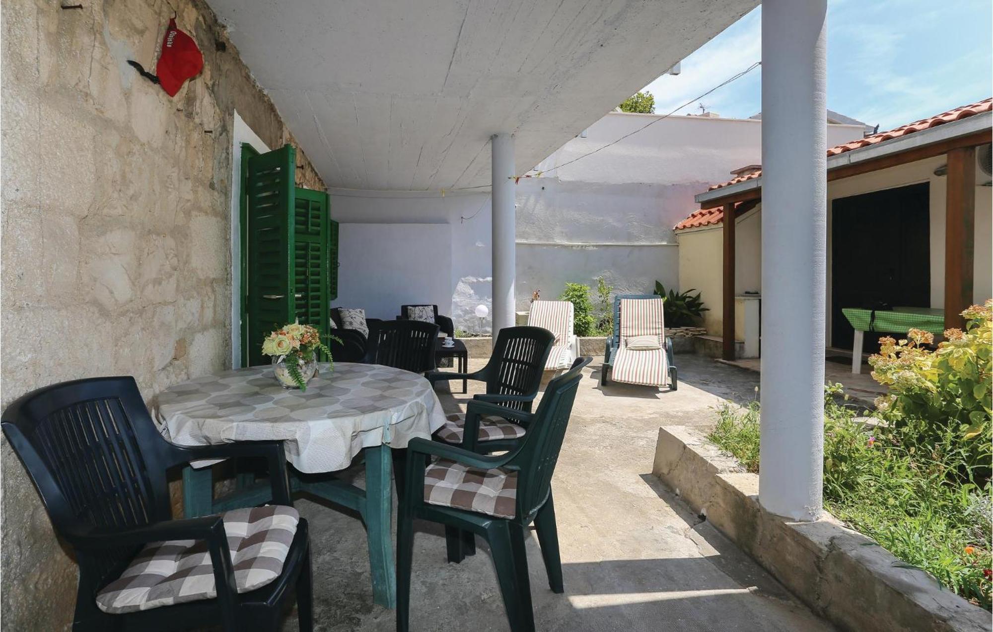 2 Bedroom Stunning Apartment In Kastel Kambelovac Kaštela 외부 사진