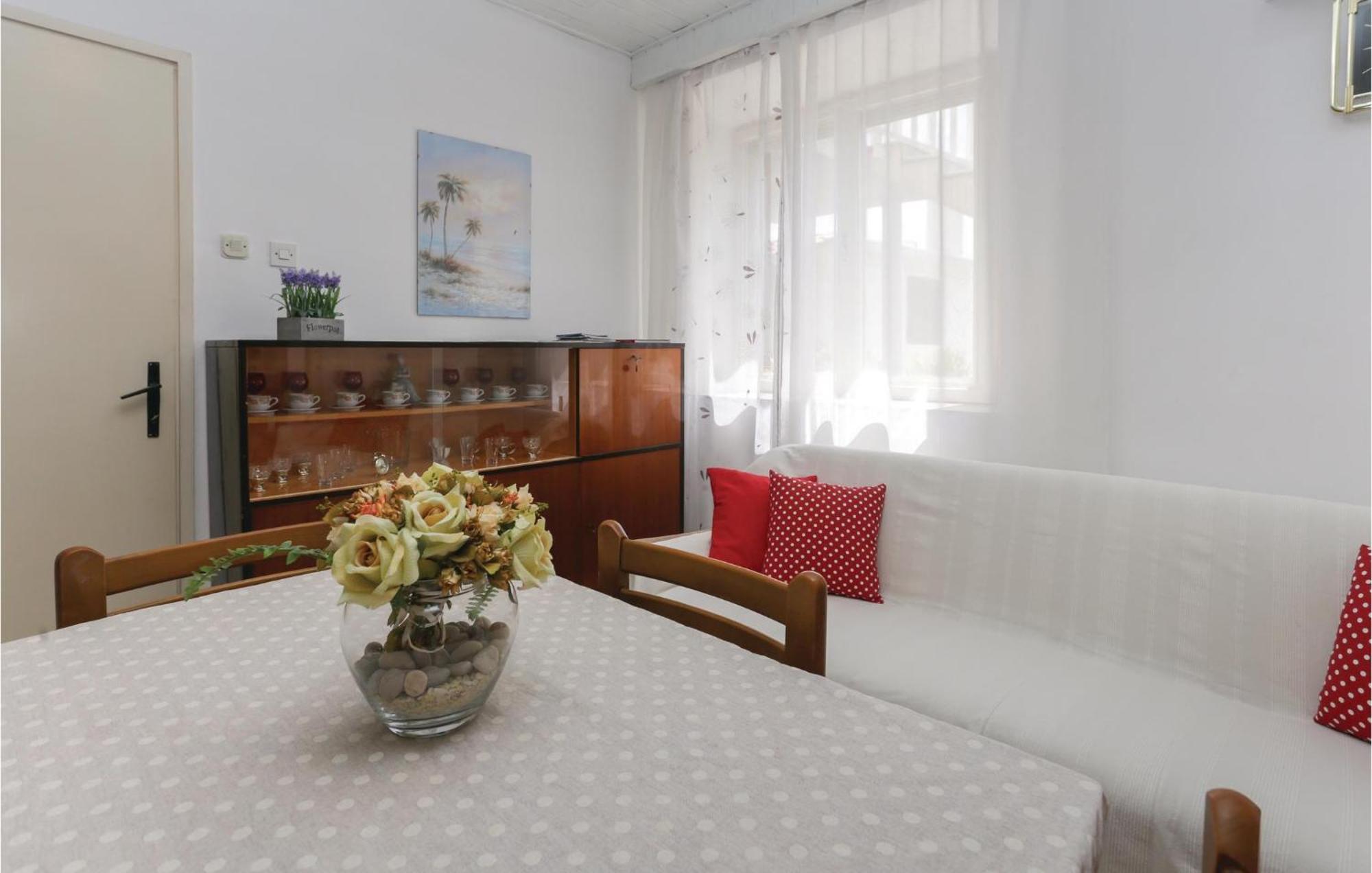 2 Bedroom Stunning Apartment In Kastel Kambelovac Kaštela 외부 사진